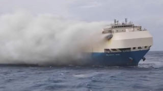 Страшна драма. Хиляди луксозни коли на дъното на океана