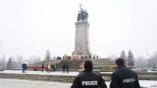 Махат ли паметника на съветската армия? Говори районният кмет