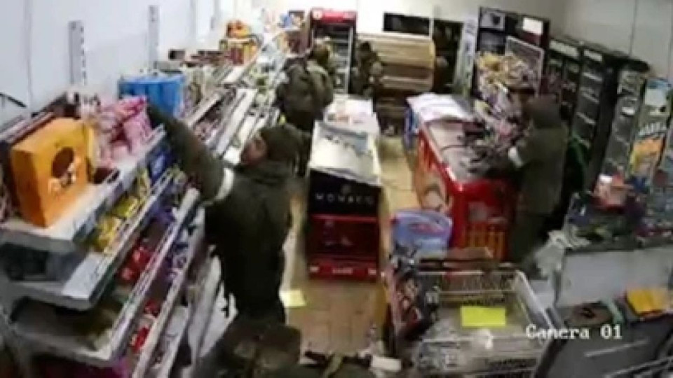 Позор! Какво правят "освободителите" по магазините в Украйна | StandartNews.com