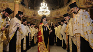 Митрополит Николай отслужи молебен за мир. Разтърсващи думи