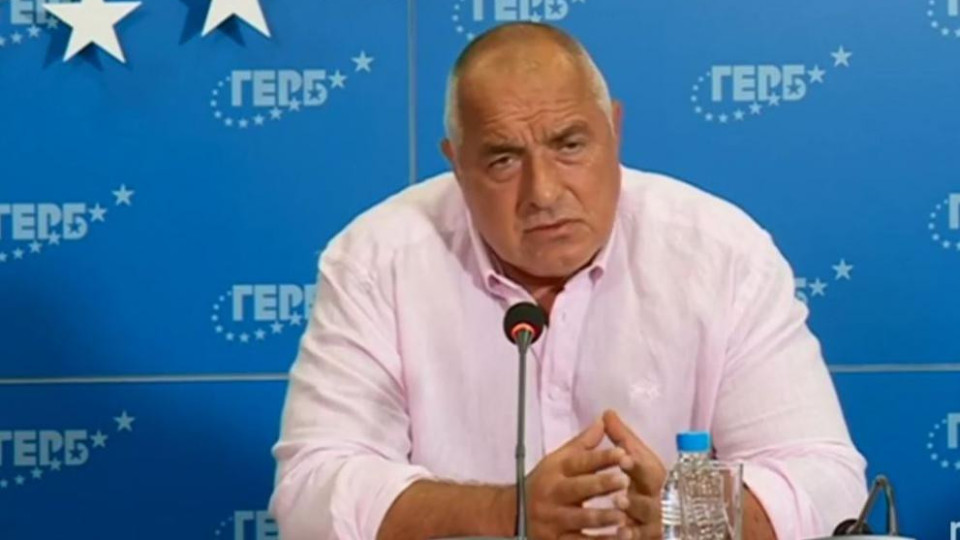 Борисов прегърна Петков и зашлеви друг | StandartNews.com