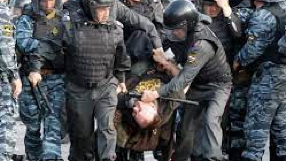 Арести в цяла Русия, хиляди задържани | StandartNews.com