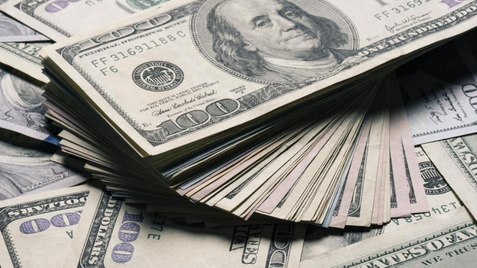 Експерт съветва руснаците да си пазят доларите и еврото | StandartNews.com