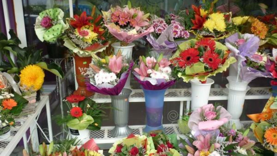 Мъже, купихте ли вече цветя? Вижте какво става с цените | StandartNews.com