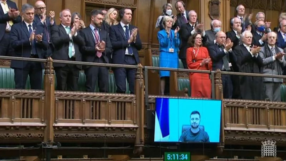 Депутати ръкопляскат на Зеленски, цитира Шекспир и Чърчил | StandartNews.com