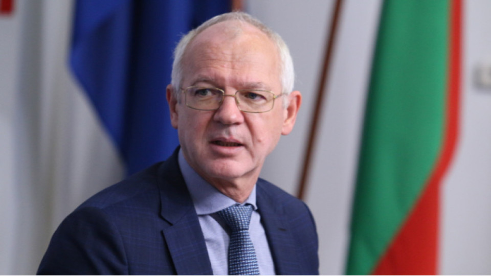 Васил Велев отсече! На кого да спрат парите | StandartNews.com