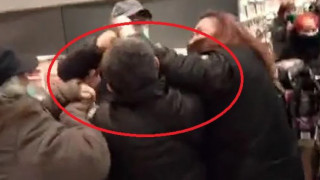 И това доживяхме! Ръкопашен бой за олио в хипермаркет