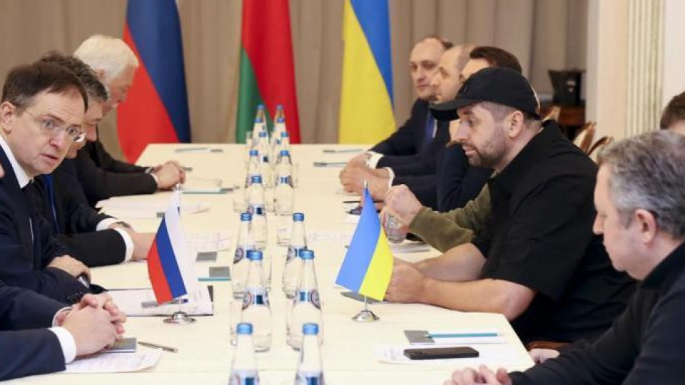 Кремъл даде надежда за мир. Преговорите продължават утре | StandartNews.com