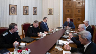 Радев привика военния министър и висши генерали, даде им задача