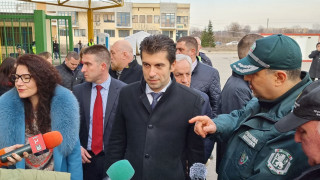 Петков бесен за българските изтребители. Колко изпращаме на Путин