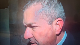 Адвокатът на Борисов влезе в къщата му, какво става вътре