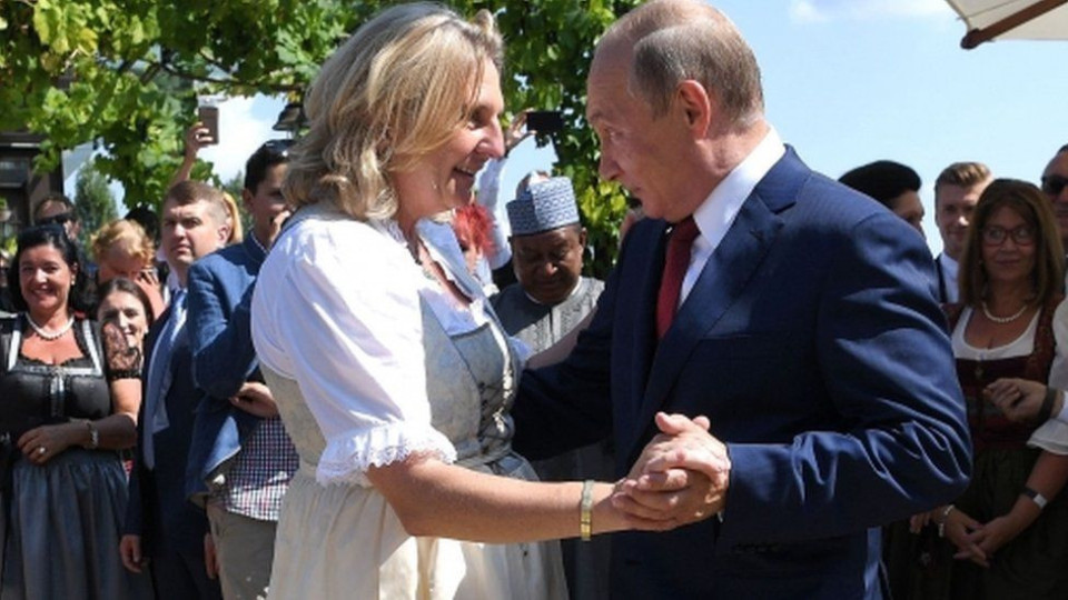 Путин подарил скъпи бижута на австрийска министърка | StandartNews.com