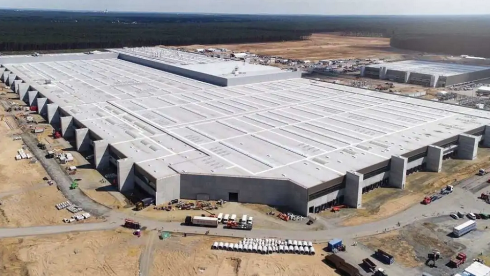 Мъск вече е в Берлин за откриването на първата Tesla фабрика там | StandartNews.com