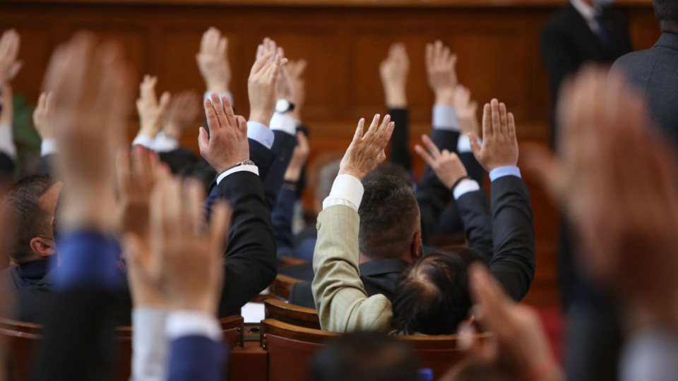 Парламентът блокира Костадинов. Какво реши | StandartNews.com