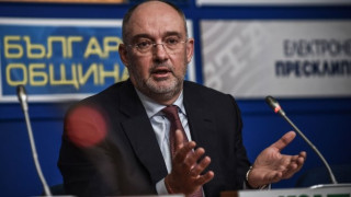 Напрежение. Дясната ръка на Бербатов аут от футбола