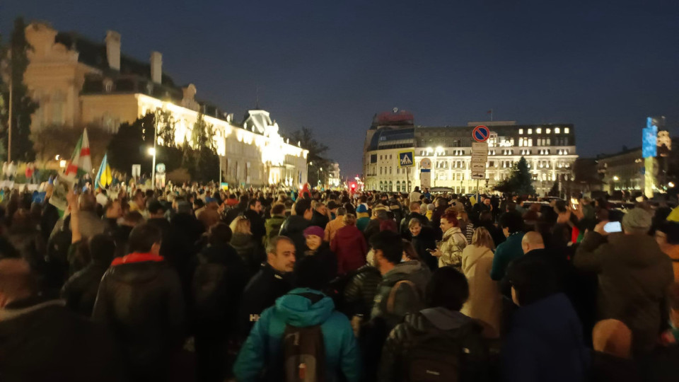 Хиляди българи послушаха Зеленски, какво става в София | StandartNews.com