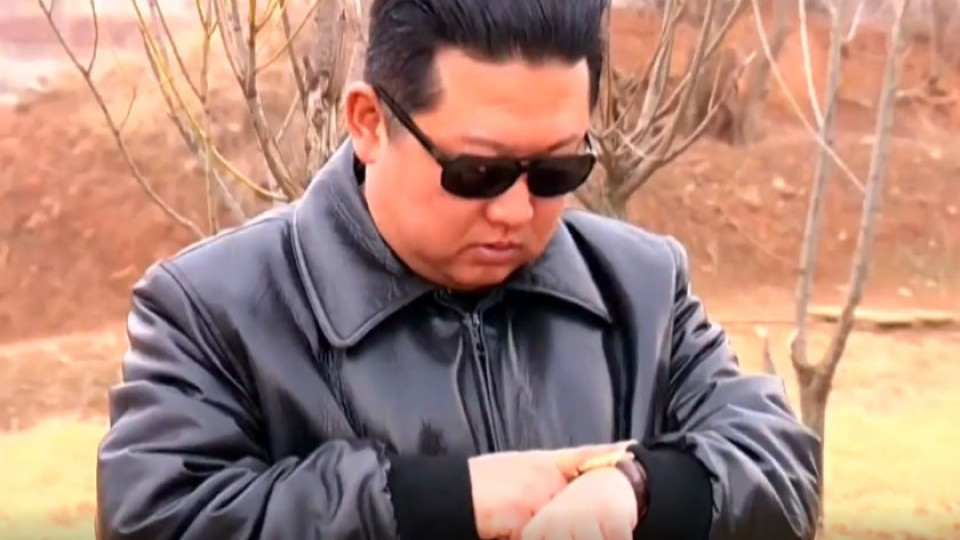 Ким Чен Ун като екшън герой. Вижте как изстрелва ракета! ВИДЕО | StandartNews.com