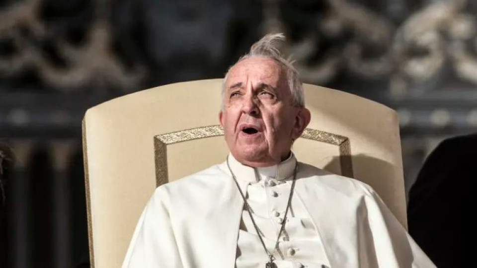 Какво се страхува да каже папата? Крие го в молитвите си | StandartNews.com