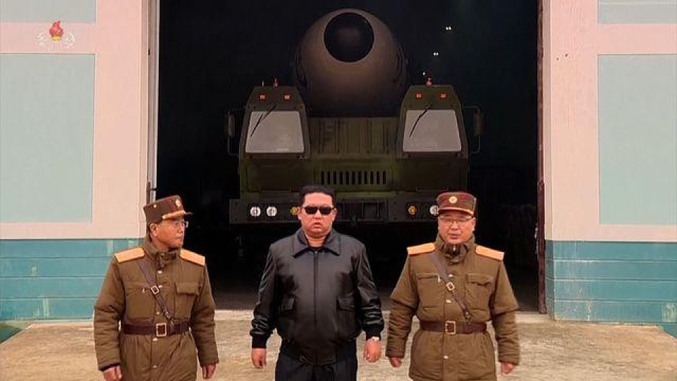 Ким Чен Ун със страховитa закана, докъде стигна ракетата му | StandartNews.com