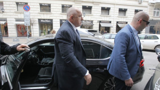 Борисов пристигна на разпит в прокуратурата, кой го придружава