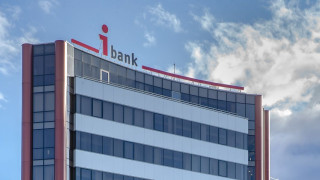 Стефан Командарев снима филм в банков салон на "Инвестбанк"