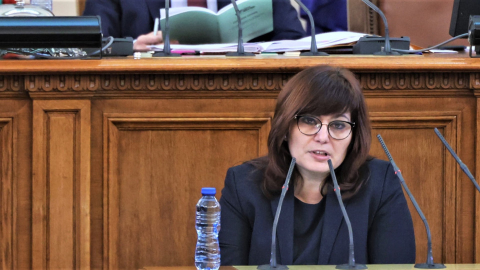 Парламентът даде 3 месеца на Сербезова да реши голям проблем | StandartNews.com