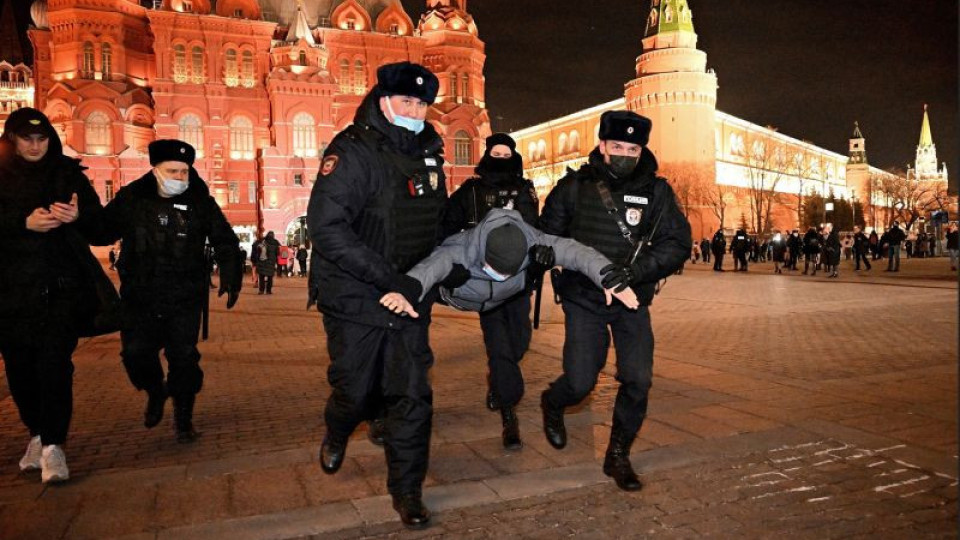 Арестуват протестиращи в Русия, нов погром над журналисти | StandartNews.com