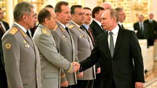 Руският Джеймс Бонд сменя Путин