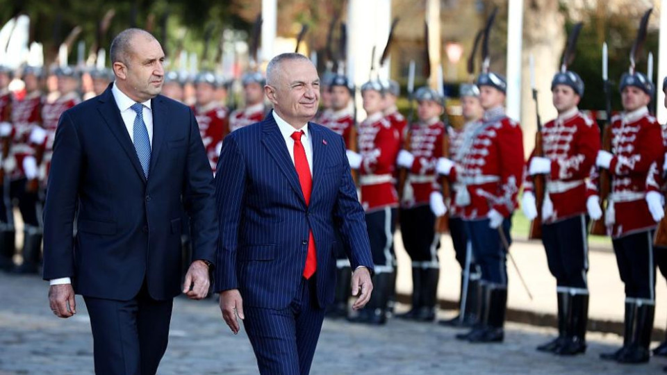 Радев посрещна албанския президент с гвардейци и оркестър | StandartNews.com