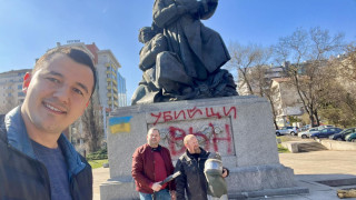 Социалисти почистиха осквернения Паметник-костница в "Лозенец"