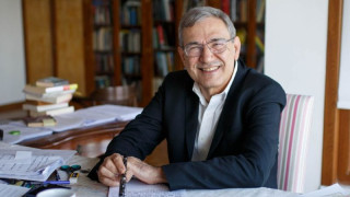 Орхан Памук подлуди Истанбул, жени си късат дрехите