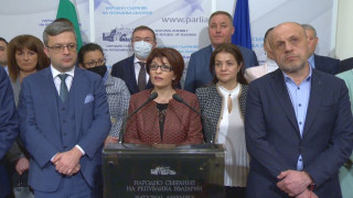 ГЕРБ бесни на Петков, дават го на президента Радев