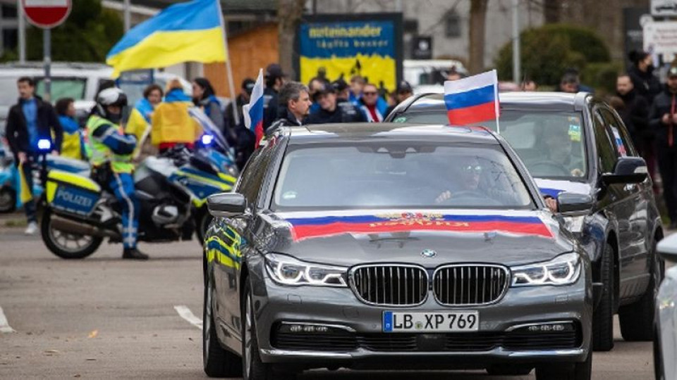 Германците пощуряха, веят руски знамена по улиците | StandartNews.com