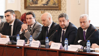 Челен сблъсък Гешев - Христо Иванов в парламента. Ето причината