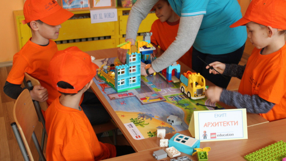 Децата в три детски градини в България ще се обучават пилотно по STEM и роботика | StandartNews.com