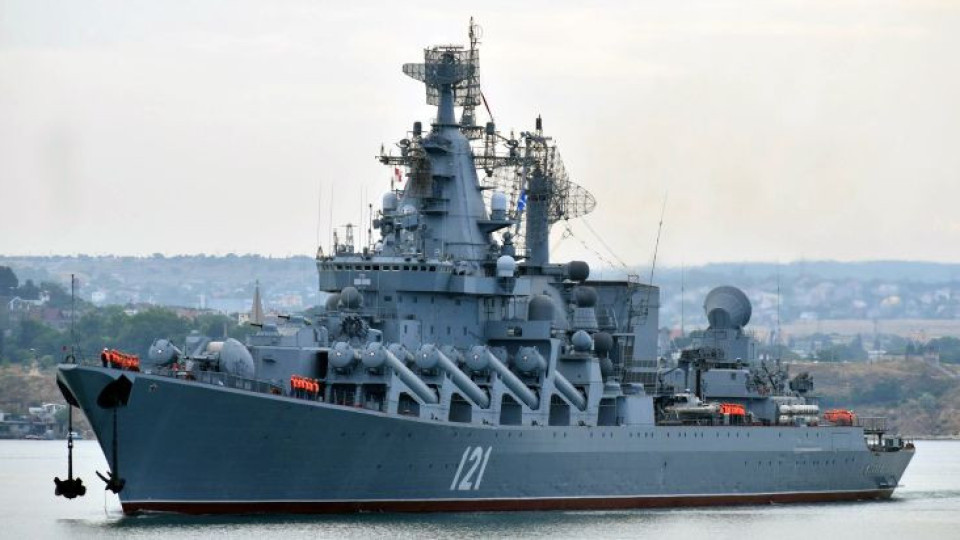 Украинци превърнаха във фойерверк символичен руски кораб | StandartNews.com