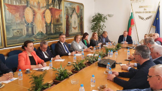 Земеделският бранш: Само ДПС ни помага
