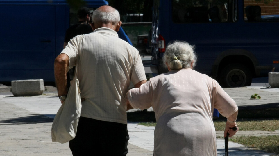 Пенсионери с шокиращи думи за великденската надбавка | StandartNews.com