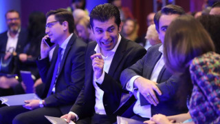 Тестват политиците за наркотици. Какво каза Петков?