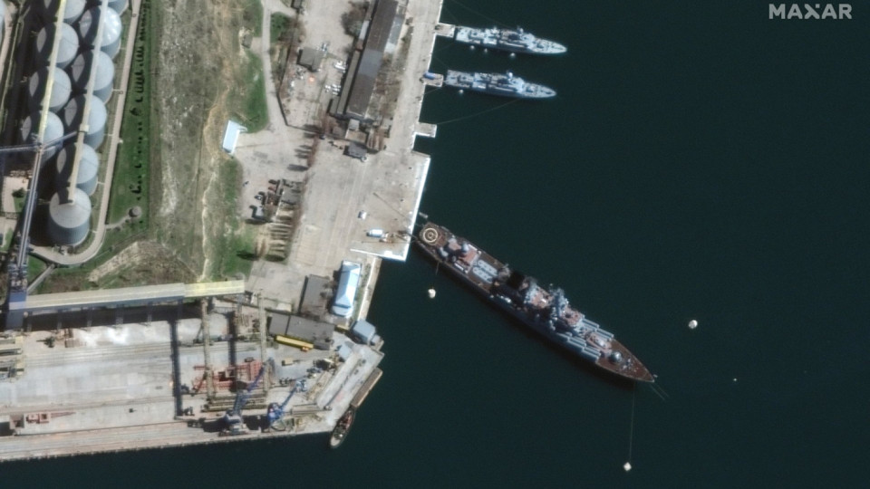 Простиха се с крайцера "Москва" и моряците на траурна церемония в Севастопол | StandartNews.com