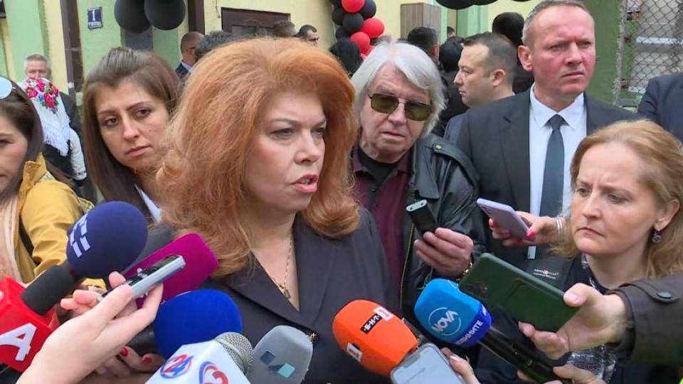 Илияна Йотова зове Петков да не прави втора външна политика | StandartNews.com