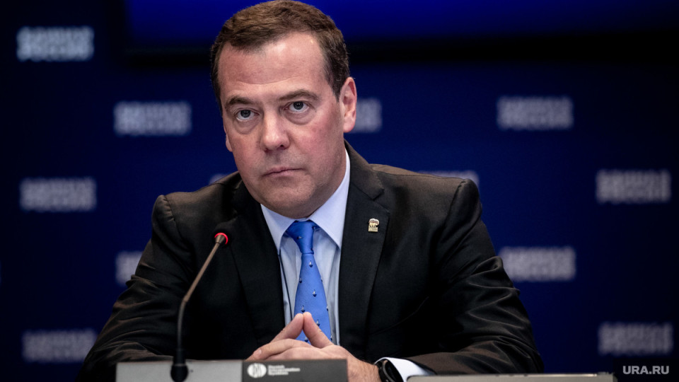 Медведев разкри фалшива новина, но хареса идеята | StandartNews.com