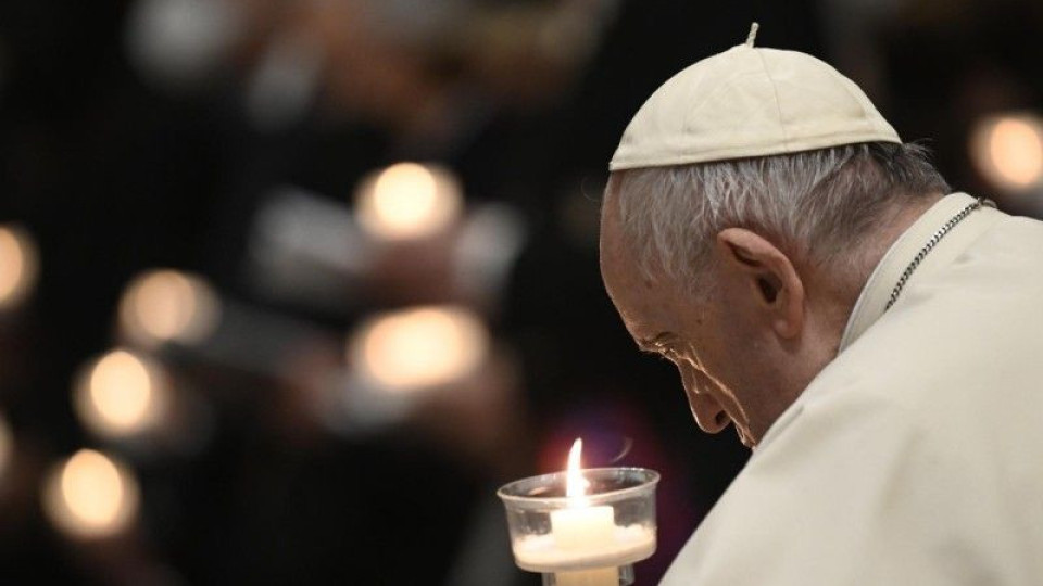 Болният папа Франциск посвети великденското бдение на Украйна | StandartNews.com