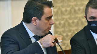 Асен Василев с шумно изказване за бензина и тока! Сравнението