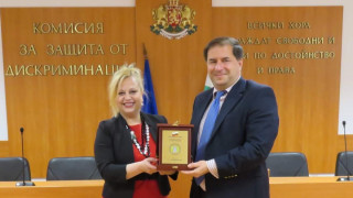 Борислав Цеков с награда от Комисията за защита от дискриминация