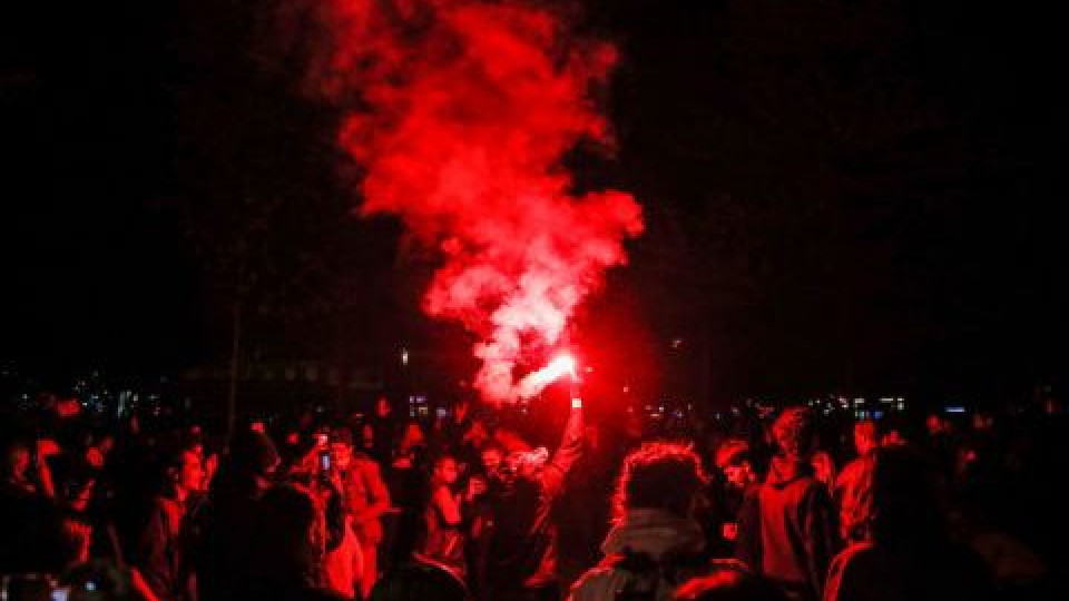 Париж окървавен след победата на Макрон | StandartNews.com