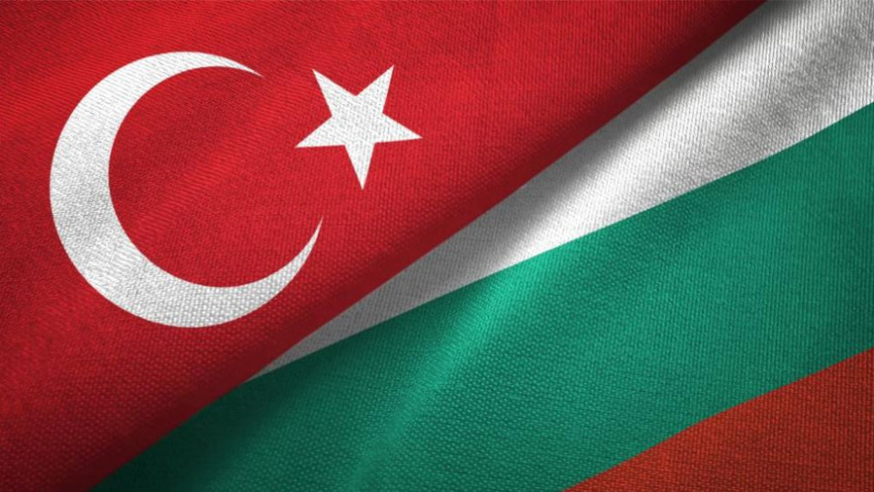 Турският военен министър с призив към България и Румъния | StandartNews.com