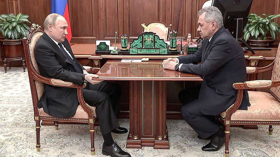 Защо Путин се е хванал за масата? | StandartNews.com