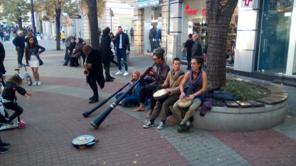 На кого пречат уличните музиканти в Пловдив | StandartNews.com