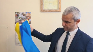 Екшънът продължава. Възраждане свали украинското знаме (ВИДЕО)